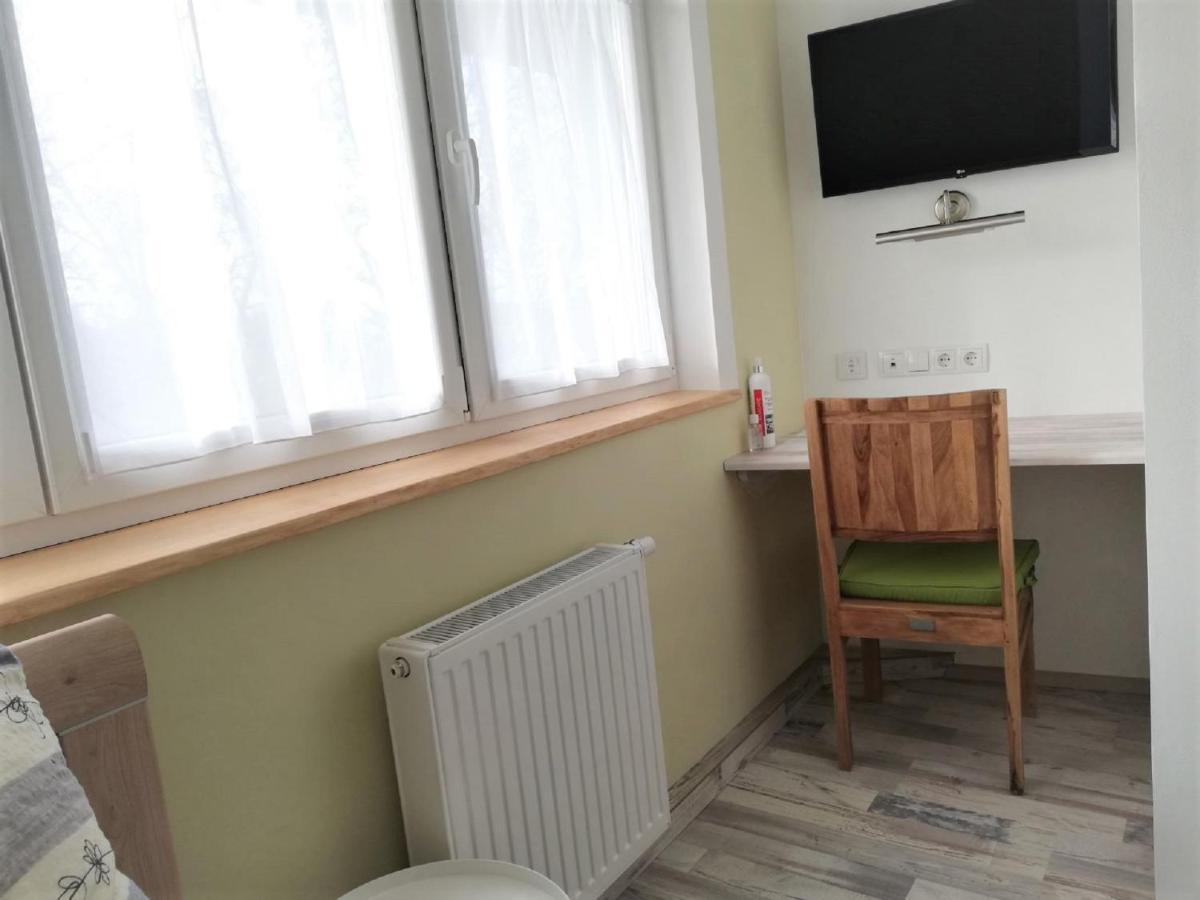 Haus Monti Hotell Maria Lanzendorf Eksteriør bilde